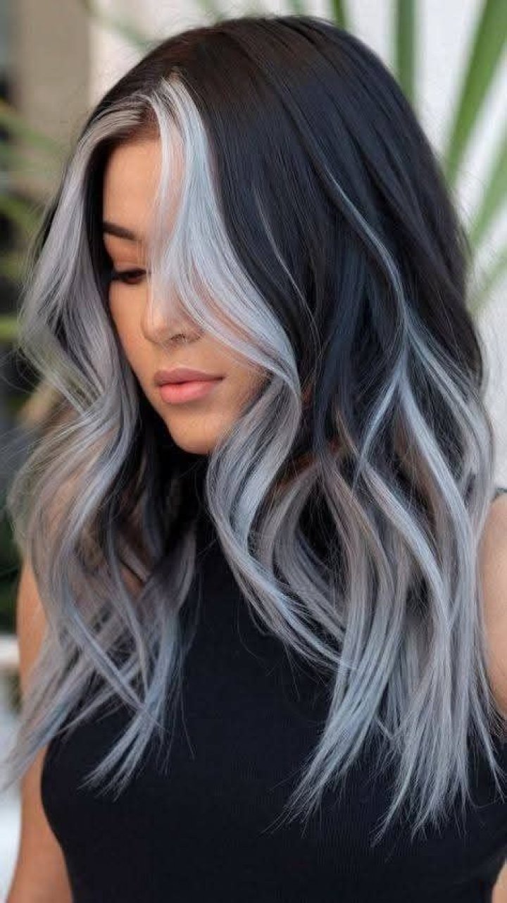 Exploring the World of Mechones: A Unique Hair Statement