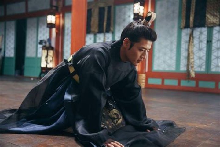 Kang Ha-neul: The Rising Star of Korean Entertainment