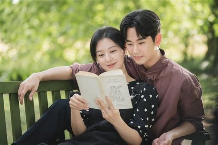 Love in the Limelight: Kim Ji Won and Kim Soo Hyun Relationship Confirmed