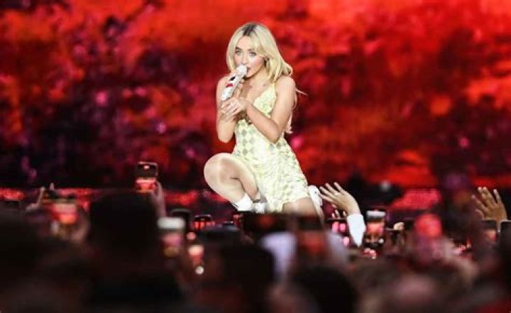 Sabrina Carpenter's Height in Feet: Unveiling the Star's Stature