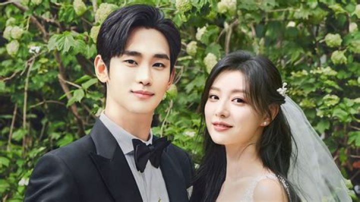 Unraveling the Intrigue: Kim Soo Hyun's Relationship Journey