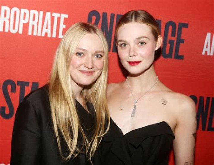 Unveiling Dakota Fanning's Mom: The Woman Behind the Star