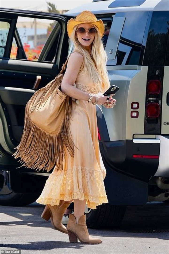 Unveiling the Allure: Jessica Simpson Nude